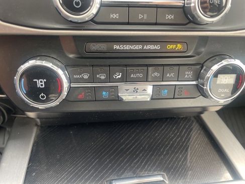 Used 2022 Ford F450 Platinum w/ FX4 Off-Road Package image 29