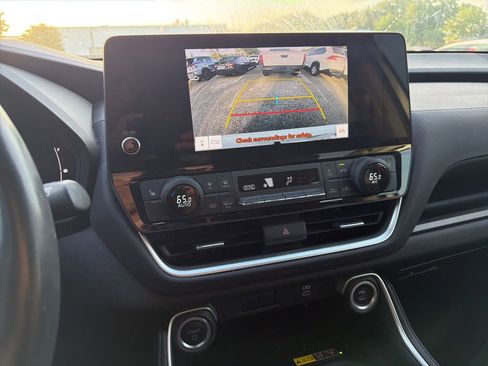 Used 2024 Toyota Grand Highlander AWD Hybrid image 11