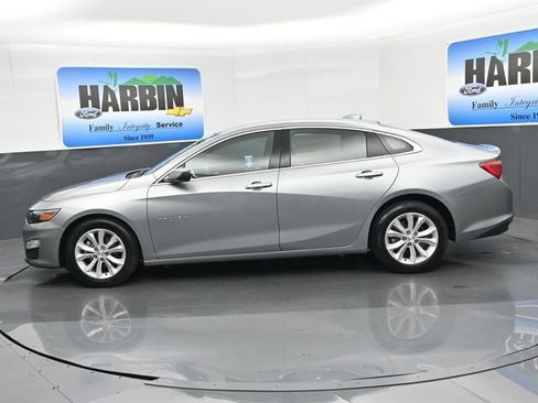 Used 2025 Chevrolet Malibu LT FWD image 2