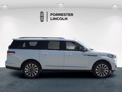 Used 2024 Lincoln Navigator L Reserve AWD/4WD image 2