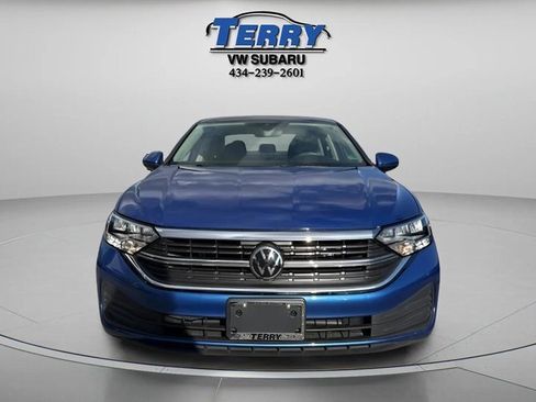 Used 2024 Volkswagen Jetta SE w/ Panoramic Sunroof Package image 2