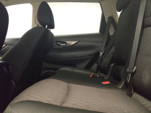 Used 2019 Nissan Rogue SV FWD image 18