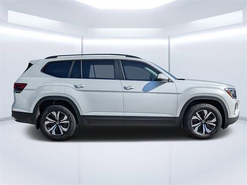 New 2026 Volkswagen Atlas SE image 2