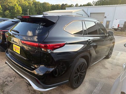 Used 2023 Toyota Highlander XSE FWD image 3