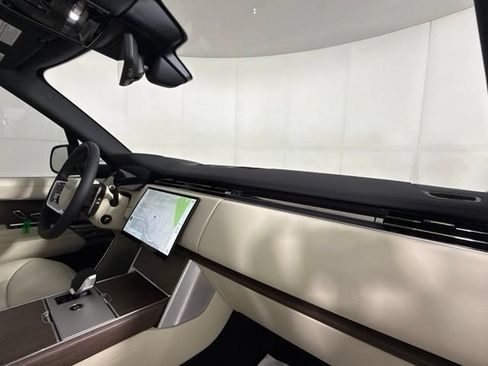 New 2026 Land Rover Range Rover Long Wheelbase SE AWD/4WD image 32