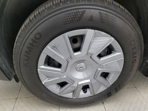 Used 2025 Nissan Kicks S w/ Charging Package FWD image 31