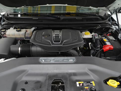 Used 2025 Jeep Grand Wagoneer Series III AWD/4WD image 39