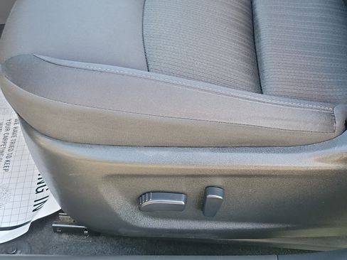 Used 2024 Nissan Altima 2.5 SV FWD image 17