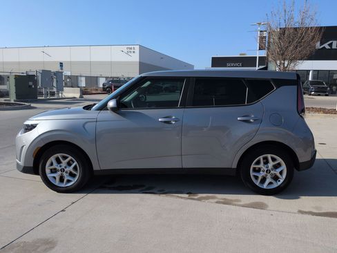 Certified 2023 Kia Soul LX w/ LX Technology Package image 2
