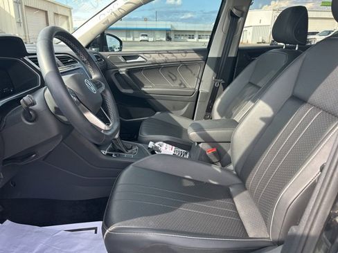 Used 2024 Volkswagen Tiguan SE w/ MDO Package, Three-Row image 7