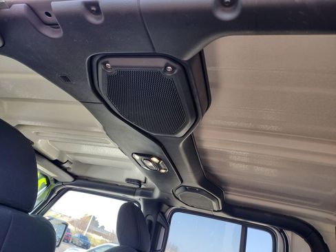 Used 2021 Jeep Gladiator Sport AWD/4WD image 14