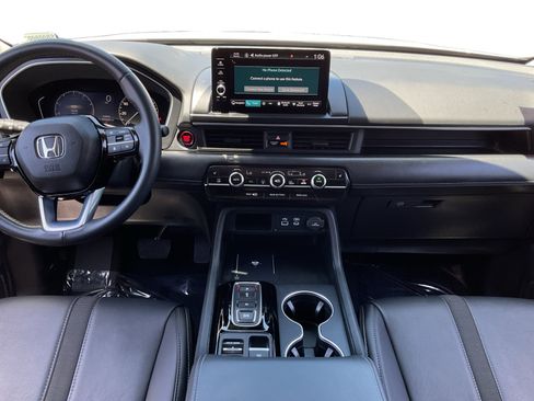 Used 2025 Honda Pilot Touring image 10