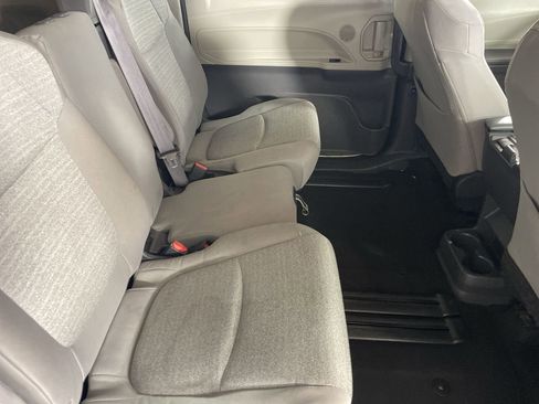 Used 2022 Toyota Sienna LE image 25