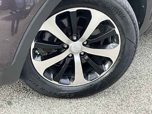 Used 2016 Kia Sorento EX image 2