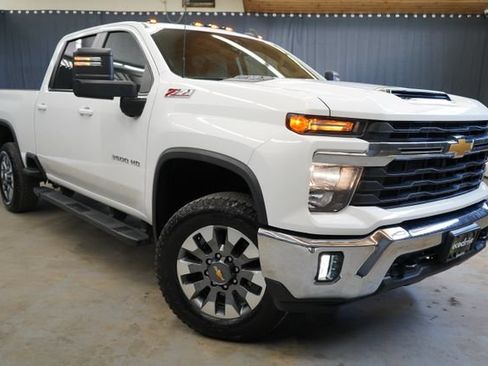 Used 2024 Chevrolet Silverado 3500 LT w/ Convenience Package AWD/4WD image 3