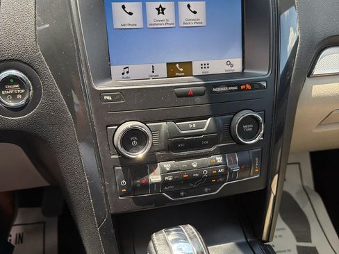 Used 2018 Ford Explorer XLT w/ Equipment Group 202A AWD/4WD image 15
