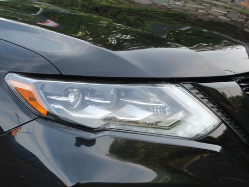 Used 2017 Nissan Rogue SV AWD/4WD image 41