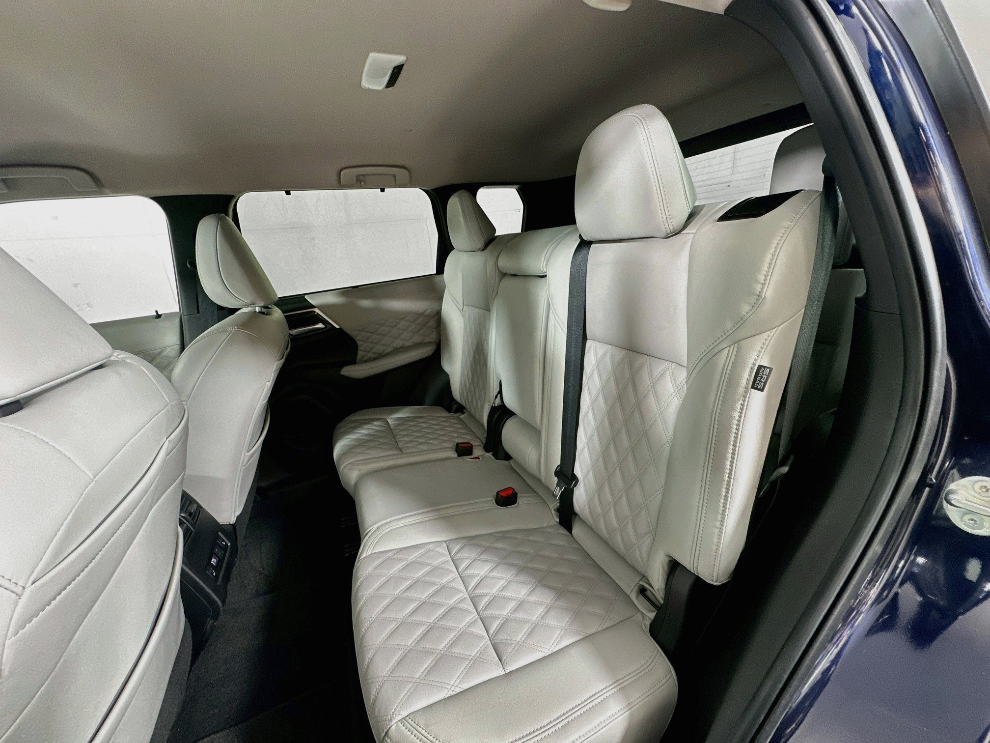 Used 2024 Mitsubishi Outlander SEL AWD/4WD image 23
