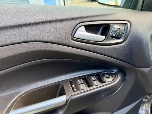 Used 2019 Ford Escape Titanium AWD/4WD image 32
