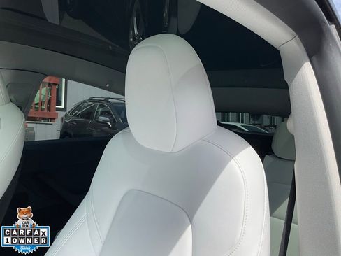 Used 2023 Tesla Model Y Performance image 18