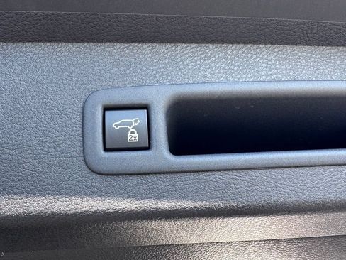 Used 2023 Toyota Sienna Platinum AWD/4WD image 42