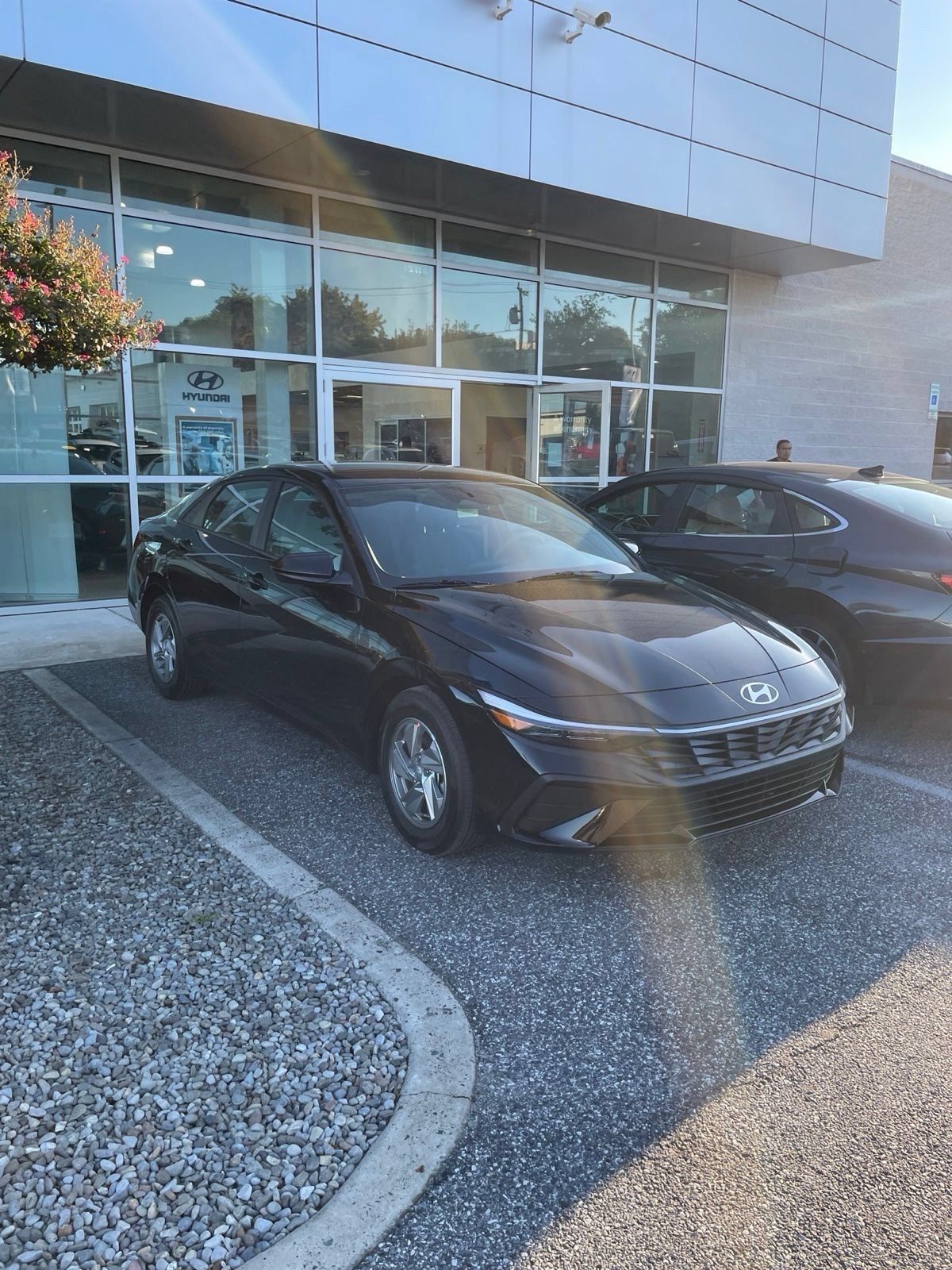 Used 2026 Hyundai Elantra SE FWD image 1