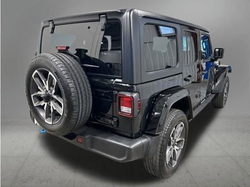 Used 2024 Jeep Wrangler Unlimited AWD/4WD image 5