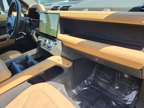 New 2026 Land Rover Defender 130 X-Dynamic SE AWD/4WD image 28