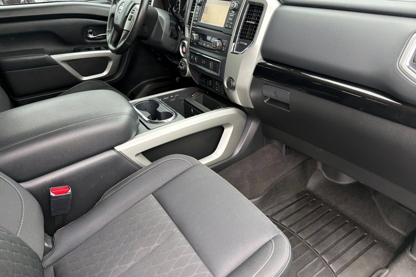 Used 2018 Nissan Titan SV w/ SV Convenience Package AWD/4WD image 14