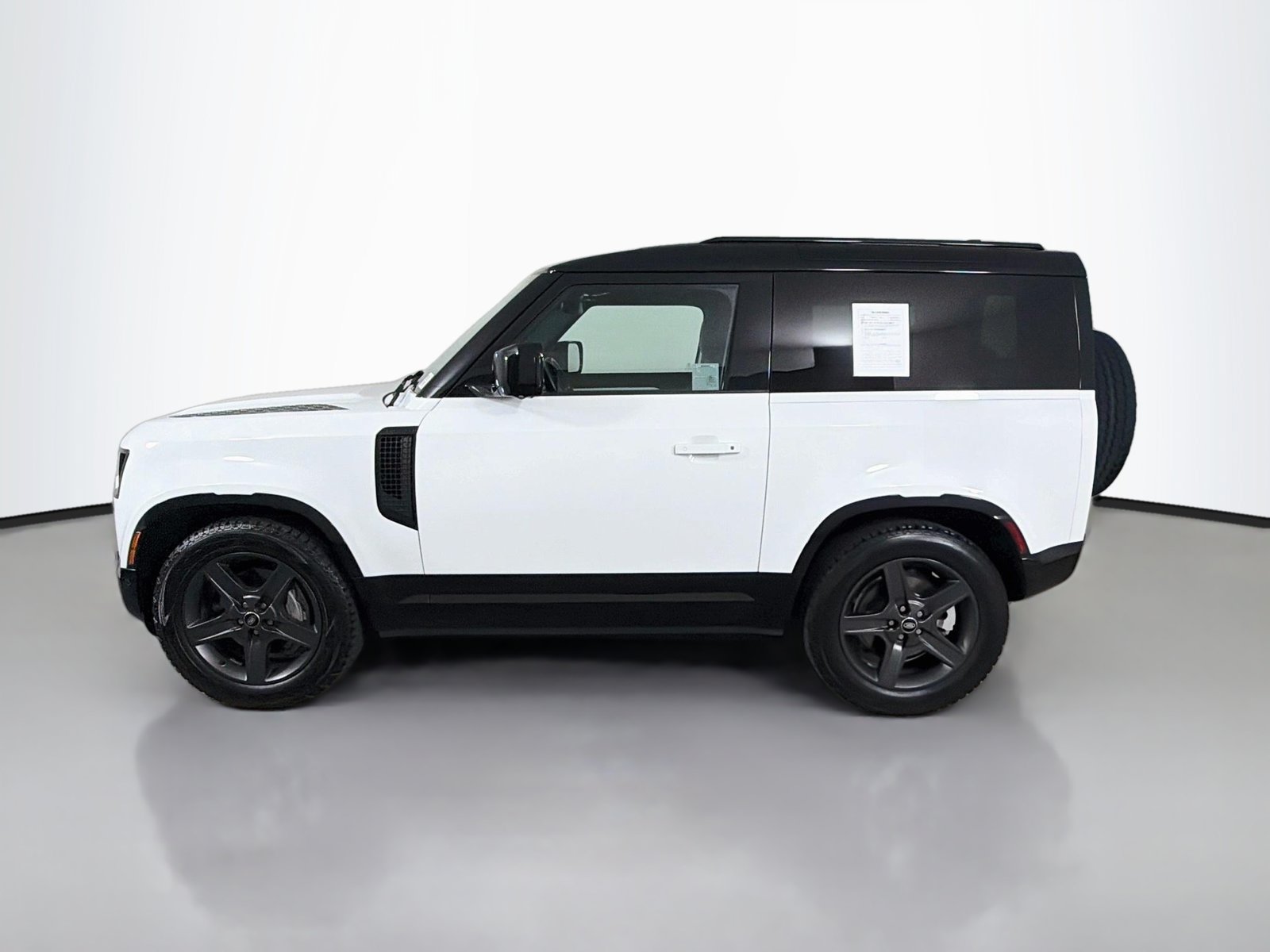 Used 2024 Land Rover Defender 90 X-Dynamic SE AWD/4WD image 2