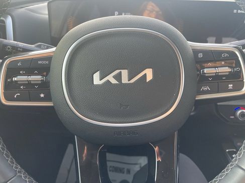 Used 2025 Kia Sorento S image 12