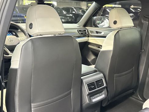 Certified 2024 Volkswagen Atlas Cross Sport SEL Premium R-Line AWD/4WD image 23