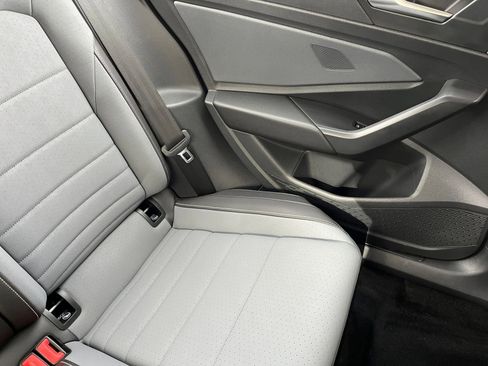 Used 2025 Volkswagen Jetta SE image 37