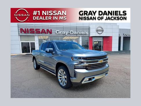 Used 2019 Chevrolet Silverado 1500 High Country w/ Technology Package AWD/4WD image 1
