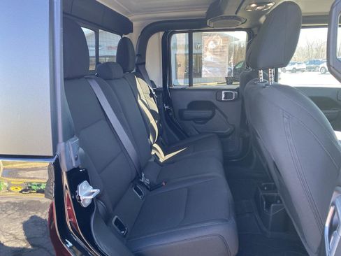 Used 2022 Jeep Gladiator Willys image 25