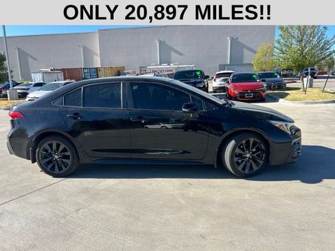Used 2024 Toyota Corolla SE FWD image 2