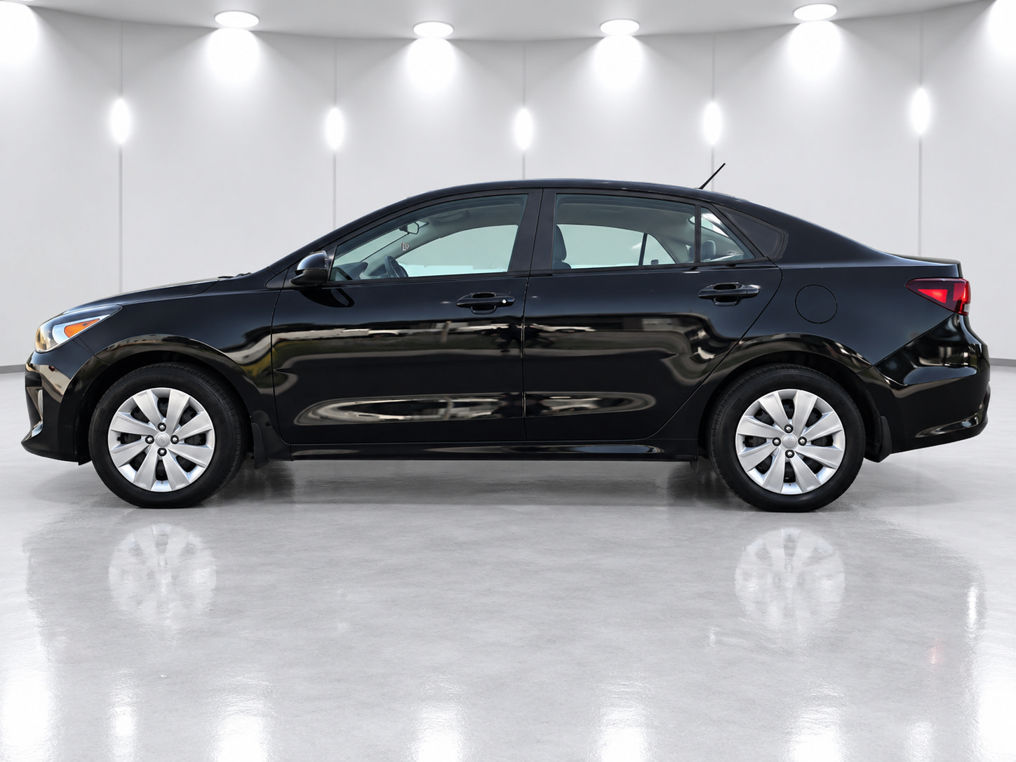 Used 2019 Kia Rio S FWD image 3