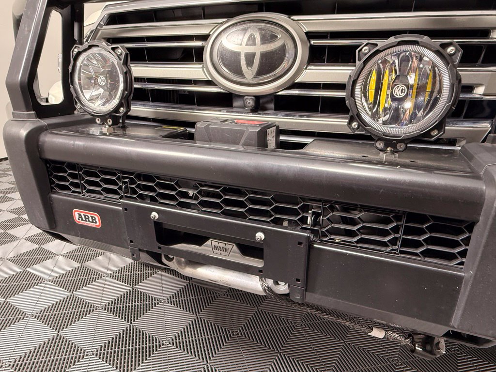 Used 2020 Toyota Land Cruiser w/ Four Season Floor Mat Package AWD/4WD image 20
