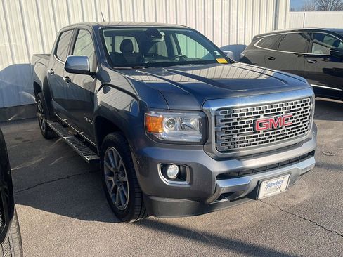 Used 2019 GMC Canyon Denali image 2