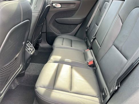 Used 2025 Volvo XC40 B5 Core w/ Climate Package image 19