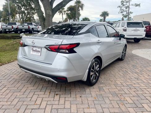 Used 2022 Nissan Versa SV w/ Electronics Package image 4
