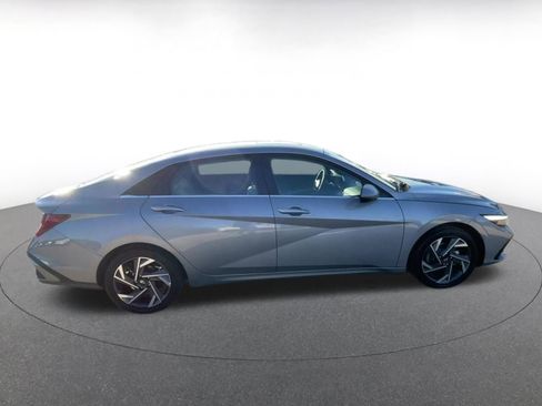 Used 2025 Hyundai Elantra Limited image 16