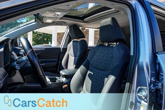 Used 2020 Toyota RAV4 XLE w/ Convenience Package FWD image 20