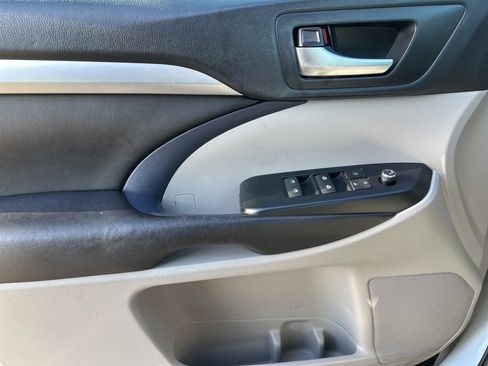 Used 2017 Toyota Highlander XLE image 13