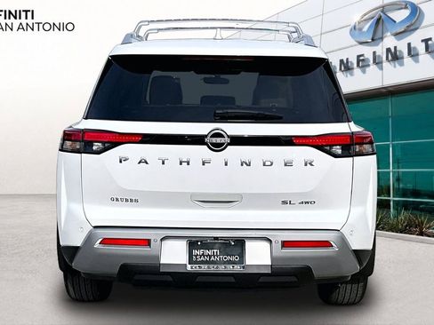 Used 2025 Nissan Pathfinder SL AWD/4WD image 5