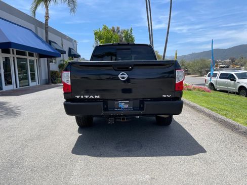 Used 2017 Nissan Titan SV RWD image 6