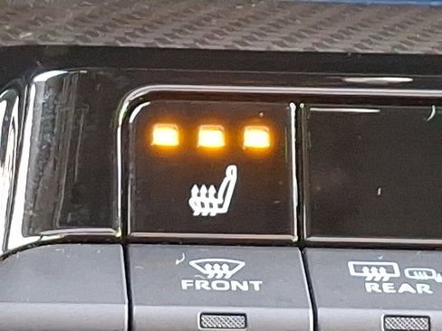 Used 2024 Toyota Prius XLE image 25