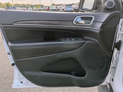 Used 2021 Jeep Grand Cherokee Limited image 11