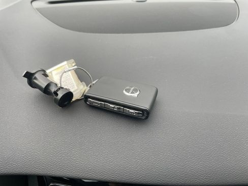 Used 2025 Volvo V60 B5 Cross Country Plus image 22