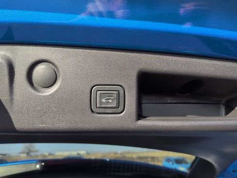 Used 2024 Chevrolet Equinox LT FWD image 14